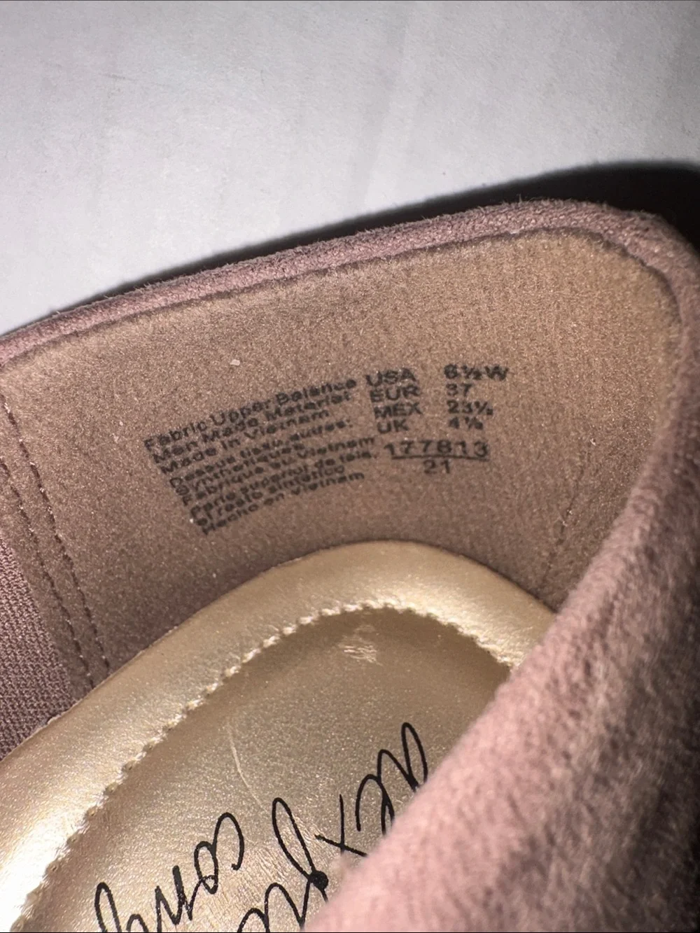 New with tag dexflex comfort light tan suede 3 inch heels size 6 1/2 W